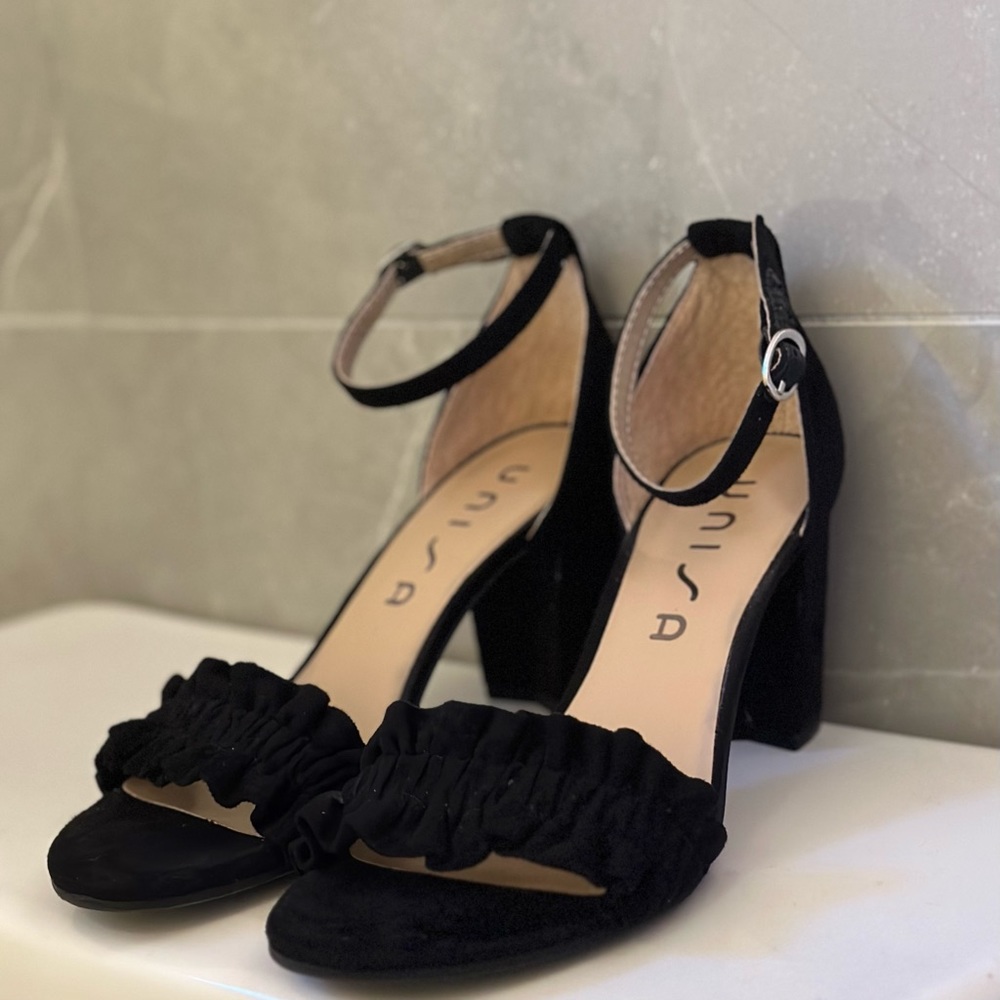 Unisa Un D'aria Ruffle Strap Heel🖤 US Women's 6.5